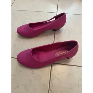 Comfort-Well by Beacon Fuchsia Low Block Heel Side Cutout Gold Accent Size 8W thumbnail 4