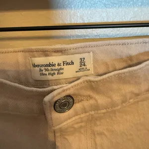 Abercrombie and Fitch Ultra‎ High Rise 90s Straight Jeans 24 long thumbnail 4