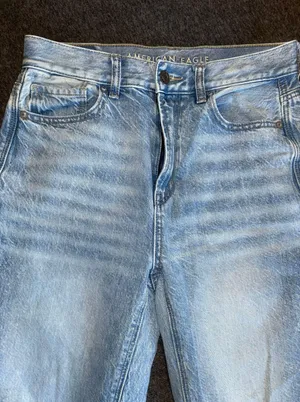 American Eagle Outfitters Mom Jean thumbnail 4