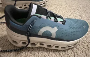 On Cloud Shoes thumbnail 1