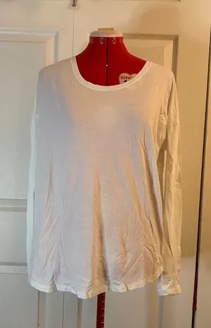 Victoria's Secret Pink White Long Sleeve Sleep Tee size M thumbnail 1