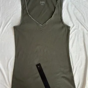 2007 Express Basic V Neck Metallic Trim Green Ribbed Tank Top 100% Cotton Small‎ thumbnail 8