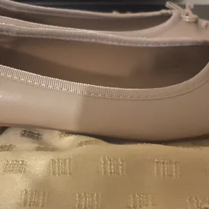 Elegant Cream Ballet Flats Size 7 thumbnail 2