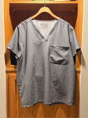 FIGS Catarina One-Pocket Scrub and Livingston Basic Scrub Pants set in Graphite thumbnail 4