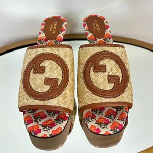 GUCCI Mabel Leather-trimmed Raffia Mules in Beige Size 8.5US / 38.5EU thumbnail 5