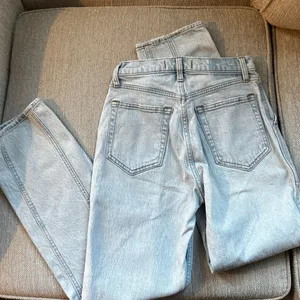 Abercrombie The 90’s Straight Ultra High Rise thumbnail 3