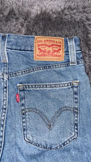 Levi’s High-Waisted Mom Jeans Light Wash thumbnail 2
