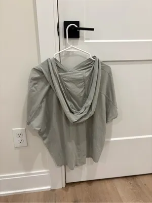 Lululemon Knot Gonna Fly Hooded Tee Size Small thumbnail 3