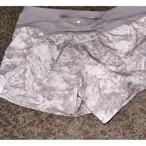 Lululemon shorts thumbnail 3