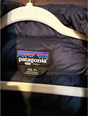 Women's Patagonia Down Black Puffer Vest thumbnail 3