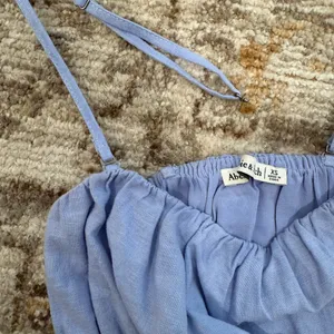 Abercrombie & Fitch Blue Strapless Linen-Blend Ruched Top thumbnail 6