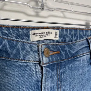Abercrombie & Fitch The 90s Relaxed Jean Curve Love High Rise Size 34/18 Short thumbnail 4