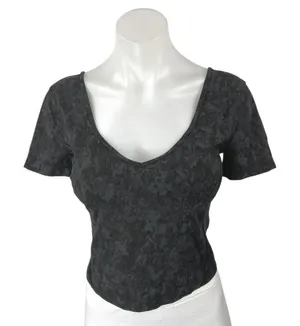 Lululemon Women's Black Camo Short Sleeve T Shirt Tee Athletic Crop Top Size 6 thumbnail 1