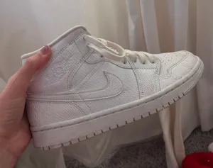 Women’s Air Jordan 1 Mid white snakeskin thumbnail 2