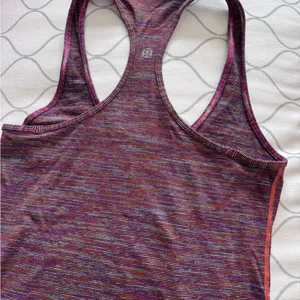 Lululemon Women’s Racerback Space Die‎ Camo Rosewood Fireside Red, Size 4/6 thumbnail 4