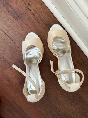 White satin platform heels Size 7.5 thumbnail 4