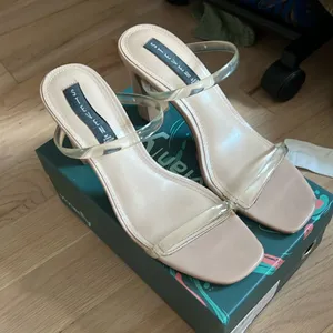 STEVEN by Steve Madden. Size 9. Clear hells. 3.5in heel. thumbnail 1