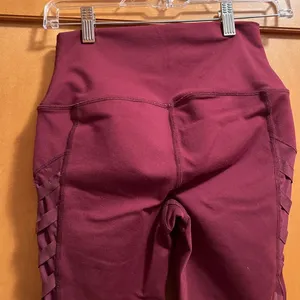 Alo yoga mesh capri leggings - red thumbnail 4