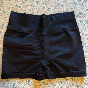 Butt Lifting Workout Shorts Black Size L thumbnail 1