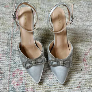 Rhinestone Bow heels Silver Size 9.5 thumbnail 1