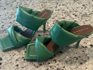 ALOHAS Revolve Twist Strap Mules In Evergreen Size 7,5 thumbnail 1
