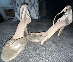 Gold Heels Size 10 thumbnail 1