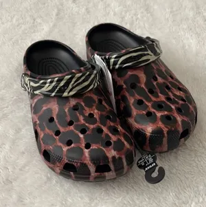 Crocs (NWT) Classic Animal Remix Clogs in Black Multi Animal, Size: 7 thumbnail 14