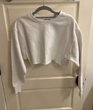 Aritzia TNA cropped sweatshirt thumbnail 1