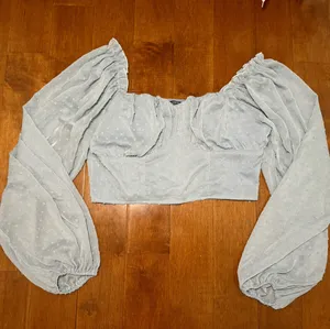 SheIn Long Sleeve Crop Top thumbnail 1