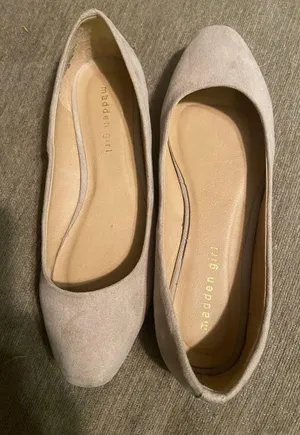 Madden Girl Faux-Suede Ballet Flats Size 7.5 Tan Color thumbnail 5