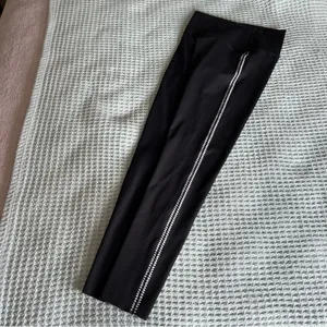 Aerie Offline Goals Black Crochet 7/8 Leggings M Medium thumbnail 2