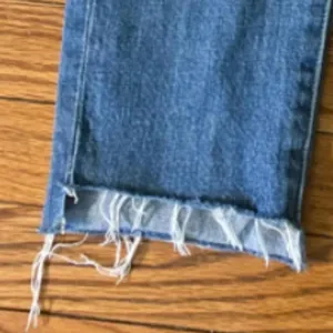 Madewell The High-Rise Slim Boyjean Step-Hem Edition Jeans 24‎ Casual Distressed thumbnail 9