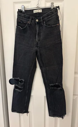 Abercrombie Ultra High-Rise Straight Ankle Jeans thumbnail 1