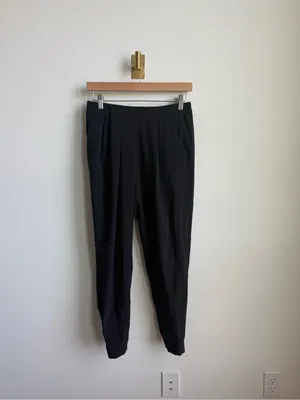 Lululemon Keepsake Pant Black Tapered Lightweight Pants Size 6 thumbnail 3