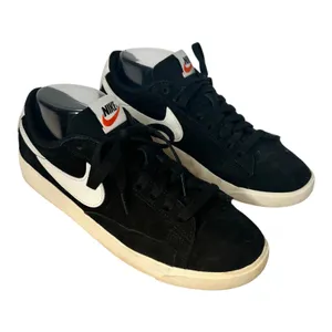 Nike Blazer Low SD Black Suede White Swoosh Women's Shoes Size 8.5‎ AV9373-001 thumbnail 4