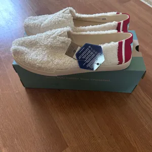 TOMS Cream and Red Fuzzy Slip-On Shoes thumbnail 4