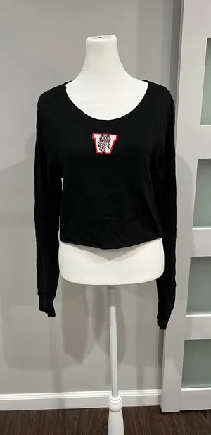 Wisconsin Badgers Bucky Badger Black Long‎ Sleeve Cropped T-Shirt Raw Hem Small thumbnail 1