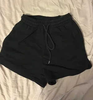 H&M Shorts thumbnail 1