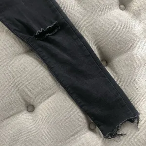Zara Trafaluc Destroyed Skinny Raw Hem Jeans 4 thumbnail 3