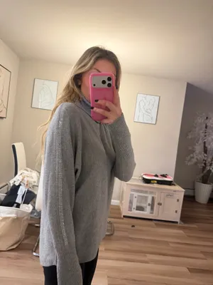 Jennifer Lopez Sweater thumbnail 2