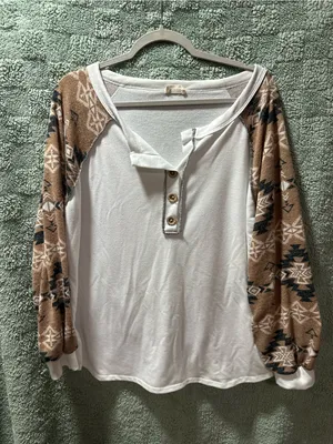 BiBi White Henley Top with Tan Aztec Sleeves Size XL thumbnail 4