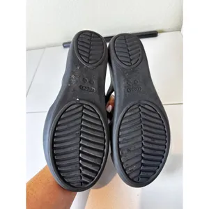 Crocs Kelli Twist Sandals Women Size 10 Strappy Comfort Slip On‎ Beach Resort thumbnail 3