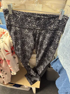 Lululemon crop leggings size 6 // 082967 thumbnail 1
