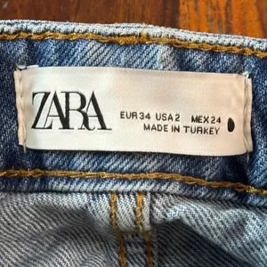 Zara High Waist Distressed Denim Shorts‎ Light Wash Blue Size 2 Raw Hem Cut Offs thumbnail 6