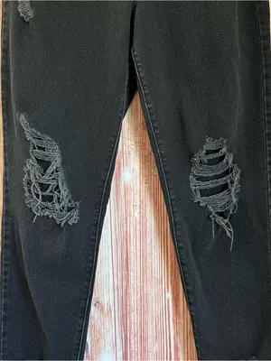 SO Black High Rise Distressed Raw Hem Ankle Length Mom Jeans Size 11/30 thumbnail 5