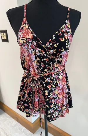 O’Neill women’s floral wrap top size XS thumbnail 1
