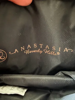 Anastasia Beverly Hills Black Patent Cosmetic Wristlet with Gold Bow thumbnail 3