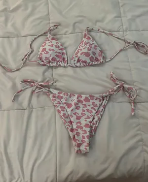 Amazon Bikini thumbnail 1