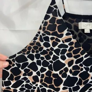 LOFT‎ women's leopard animal print v-neck loose relaxed lined blouse tank top M thumbnail 2