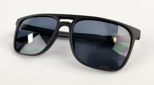 Foster Grant‎ Rectangular Sunglasses thumbnail 1
